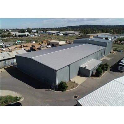 Teräsrunkoinen aita